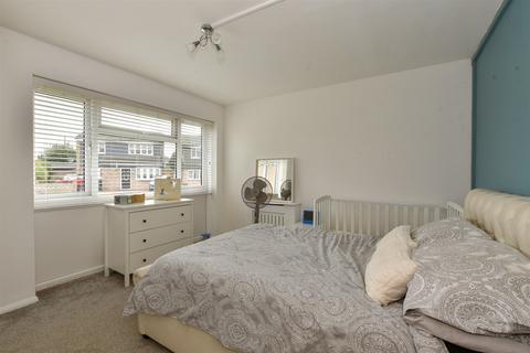 2 bedroom ground floor flat for sale, Coronation Avenue, East Tilbury, Tilbury, Essex