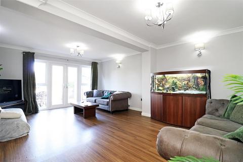 4 bedroom detached house for sale, Woburn Drive, Hale