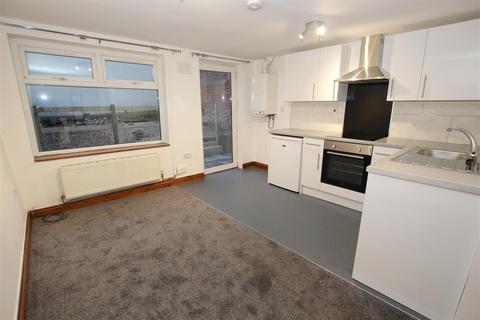 Studio to rent, Clifton Street, Cardiff