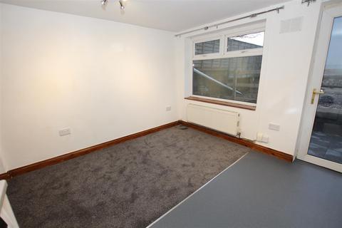 Studio to rent, Clifton Street, Cardiff