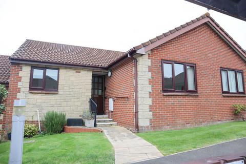 2 bedroom bungalow to rent, Kingshill Gardens, Bristol BS48