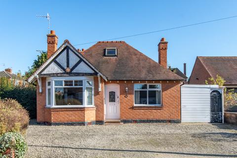 2 bedroom bungalow for sale, Orchard Road, Bromsgrove, Worcestershire, B61