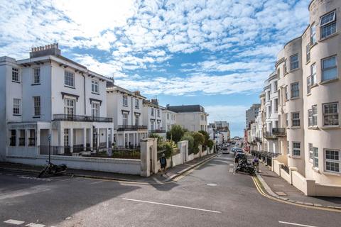 2 bedroom flat to rent, Norfolk Square, Brighton