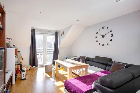 2 bedroom apartment to rent, Watsons Yard, Bishop`s Stortford