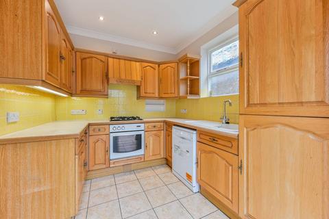 4 bedroom flat for sale, Thirsk Road, Battersea, London, SW11