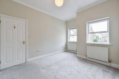 4 bedroom flat for sale, Thirsk Road, Battersea, London, SW11