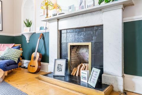 211/2 Newhaven Road, Edinburgh, EH6 4QD