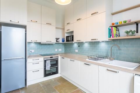211/2 Newhaven Road, Edinburgh, EH6 4QD