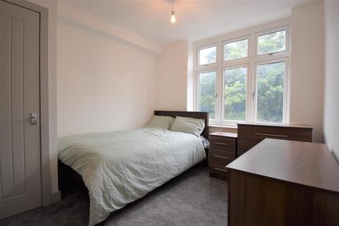 5 bedroom terraced house to rent, Heeley Road, Birmingham B29