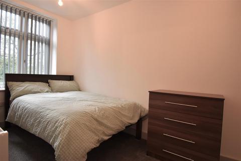 5 bedroom terraced house to rent, Heeley Road, Birmingham B29