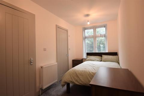 5 bedroom terraced house to rent, Heeley Road, Birmingham B29