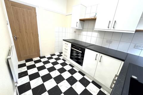 2 bedroom flat to rent, Denvonshire Gardens, Margate