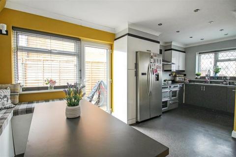 48 Liphook Road, Lindford, Bordon, GU35 0PP