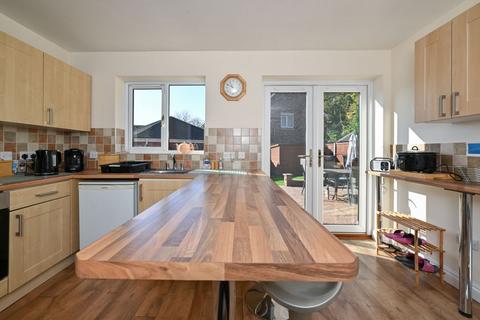 1 Berkeley Close, Priorslee, Telford, TF2 9GX