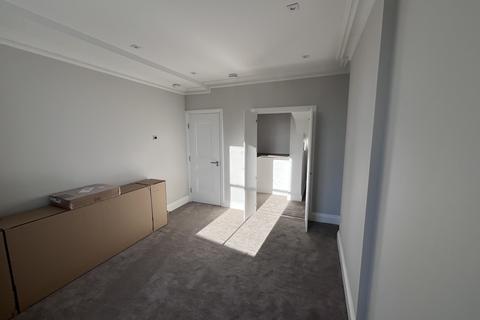 2 bedroom flat to rent, Flat 6 - Danuta House, Surrey KT8