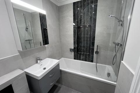 2 bedroom flat to rent, Flat 6 - Danuta House, Surrey KT8