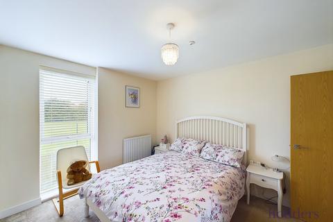 1 bedroom apartment for sale, Coxwell Apartments, Hawker Drive, Addlestone, Surrey, KT15