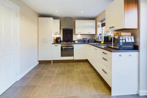 3 bedroom end of terrace house for sale, Robinswood Close, Brockworth, Gloucester