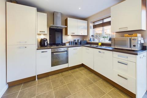 3 bedroom end of terrace house for sale, Robinswood Close, Brockworth, Gloucester