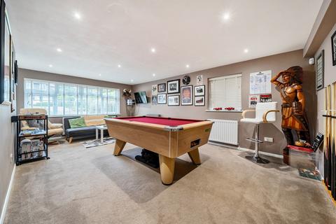 8 Beechwood Drive, Keston, BR2 6HN