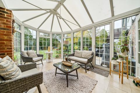 8 Beechwood Drive, Keston, BR2 6HN