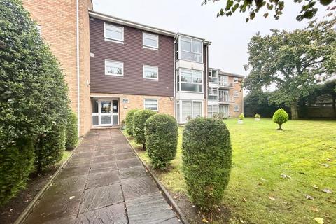 2 bedroom flat to rent, Heath Lodge, High Road, Bushey Heath, Bushey, Hertfordshire, WD23