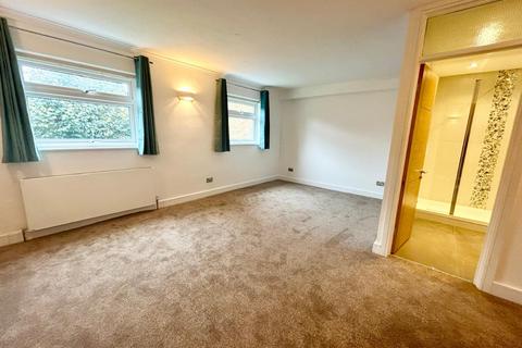 2 bedroom flat to rent, Heath Lodge, High Road, Bushey Heath, Bushey, Hertfordshire, WD23