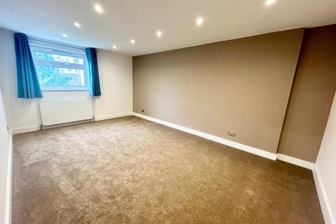 2 bedroom flat to rent, Heath Lodge, High Road, Bushey Heath, Bushey, Hertfordshire, WD23