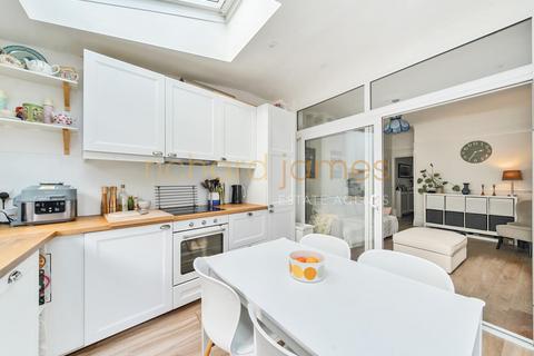 3 bedroom apartment for sale, Hale Lane, Mill Hill, London,NW7