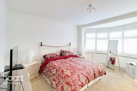 4 bedroom semi-detached house for sale, Ecclesbourne Gardens, London