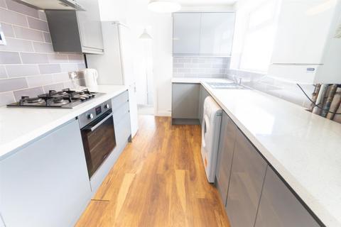 6 bedroom maisonette to rent, Stratford Road, Heaton