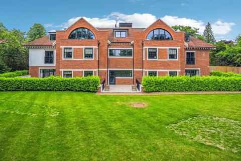 3 bedroom apartment to rent, Penn Road, Beaconsfield, Buckinghamshire, HP9