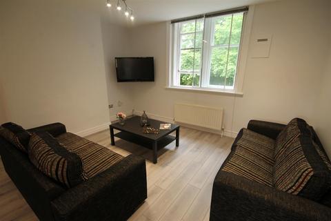 6 bedroom apartment to rent, Huntsmoor House, Spital Tongues