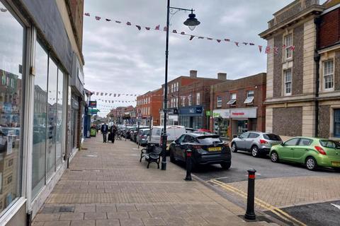 Retail property (high street) to rent, Broad Street, Seaford BN25