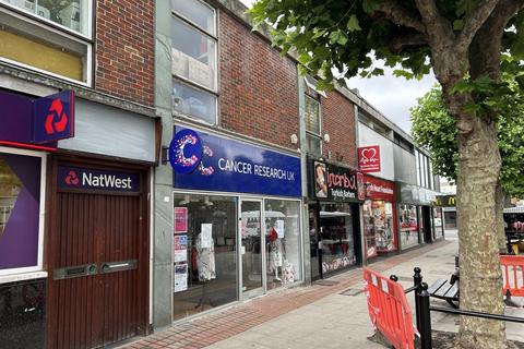 Retail property (high street) to rent, Havant PO9