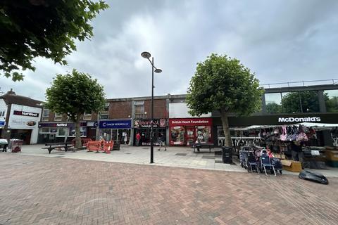 Retail property (high street) to rent, Havant PO9