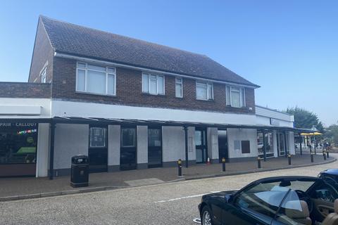 Retail property (high street) to rent, Littlehampton BN16