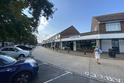 Retail property (high street) to rent, Littlehampton BN16