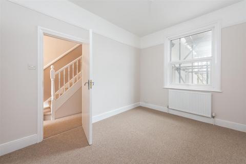 3 bedroom terraced house to rent, Wenban Road, Worthing BN11