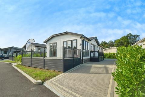 2 bedroom park home for sale, Godalming, Surrey, GU8