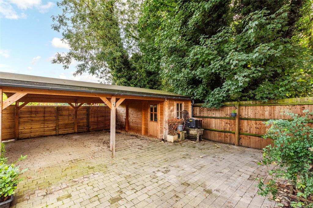 Carport/Outbuilding