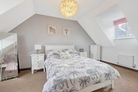 4 bedroom link detached house for sale, Elm Gardens, Mountnessing, CM15