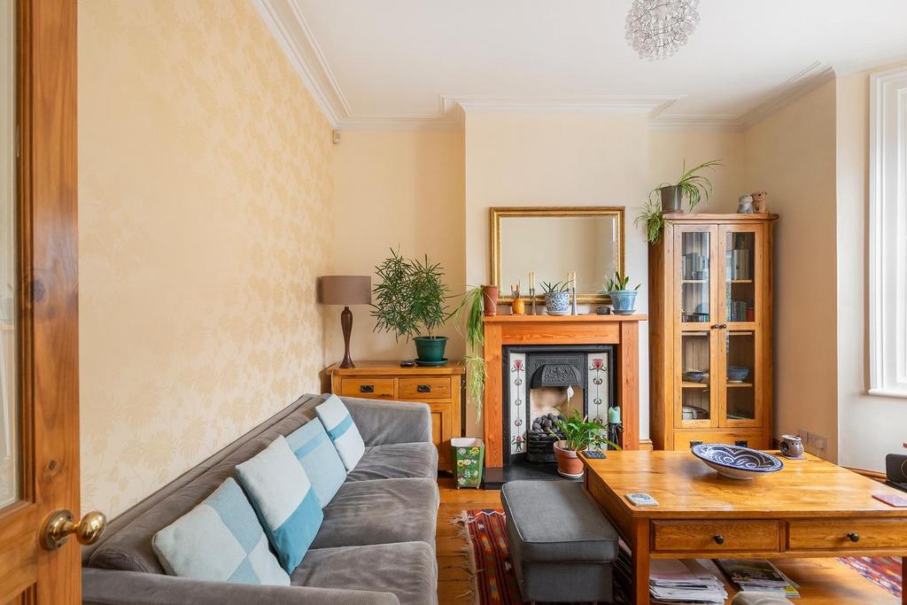 2 P0 RHD - Living Room E.jpg