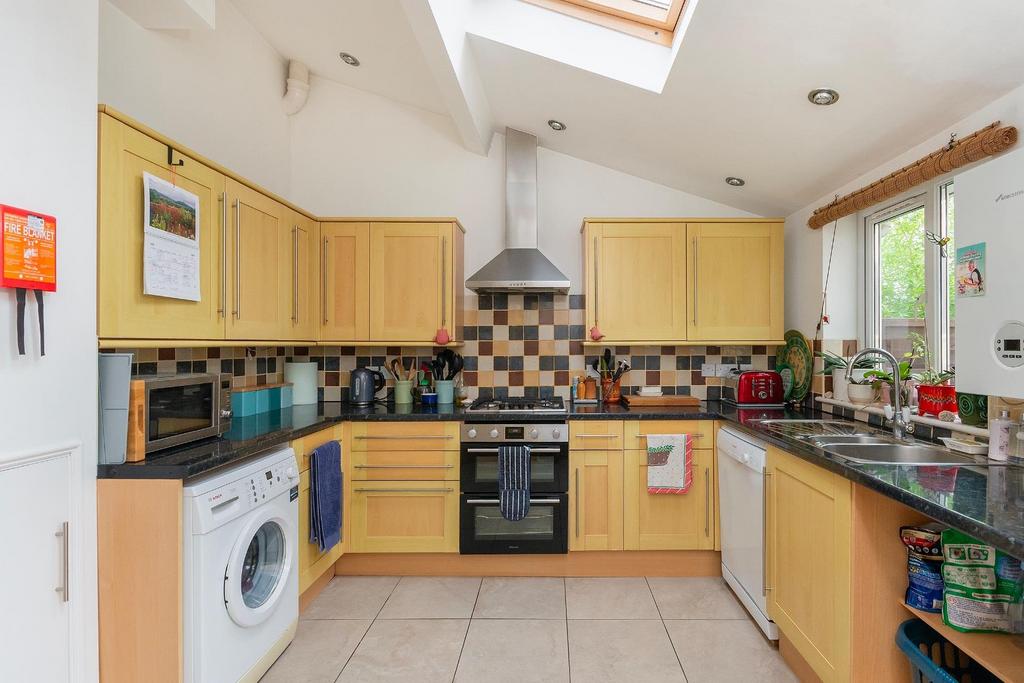 2 P0 RHD - Kitchen C.jpg
