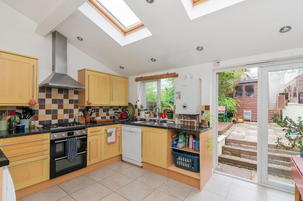 2 P0 RHD - Kitchen B.jpg