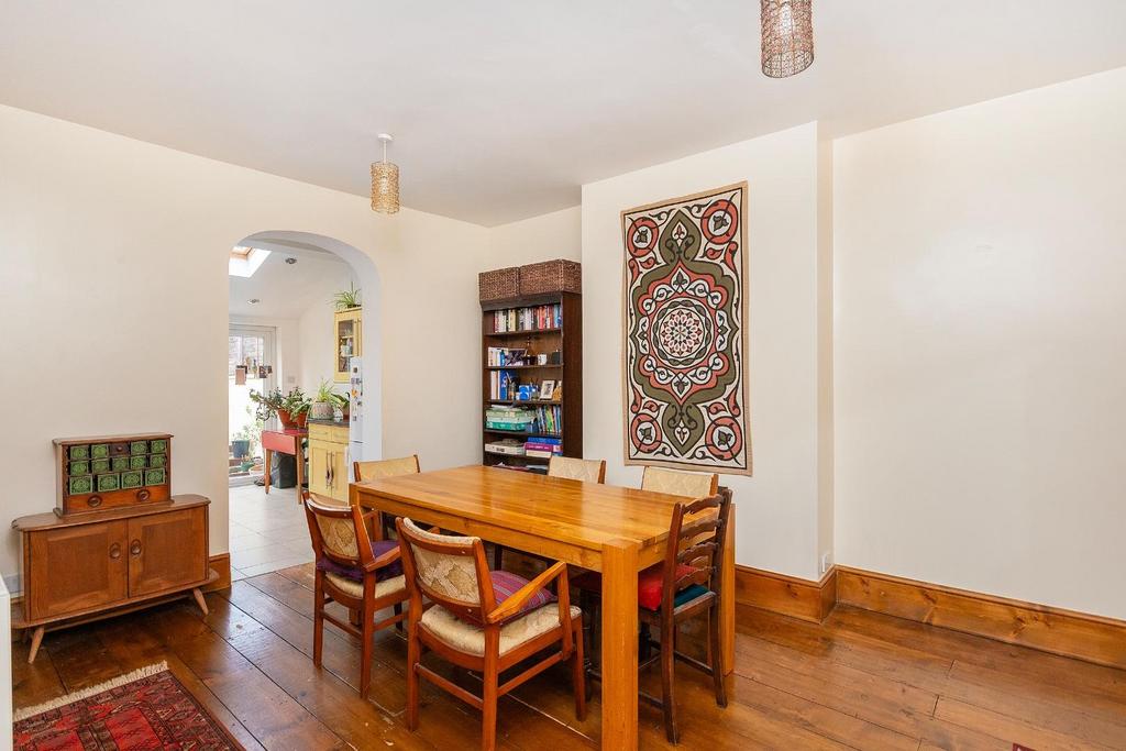2 P0 RHD - Dining Room C.jpg