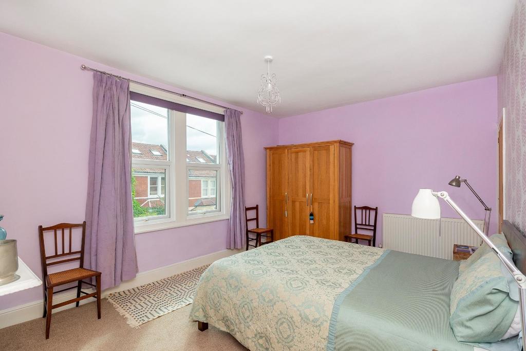 2 P0 RHD - Bedroom H.jpg