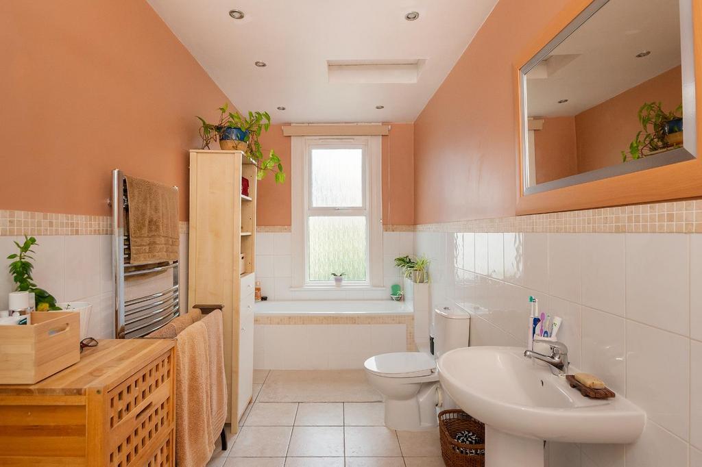 2 P0 RHD - Bathroom B.jpg