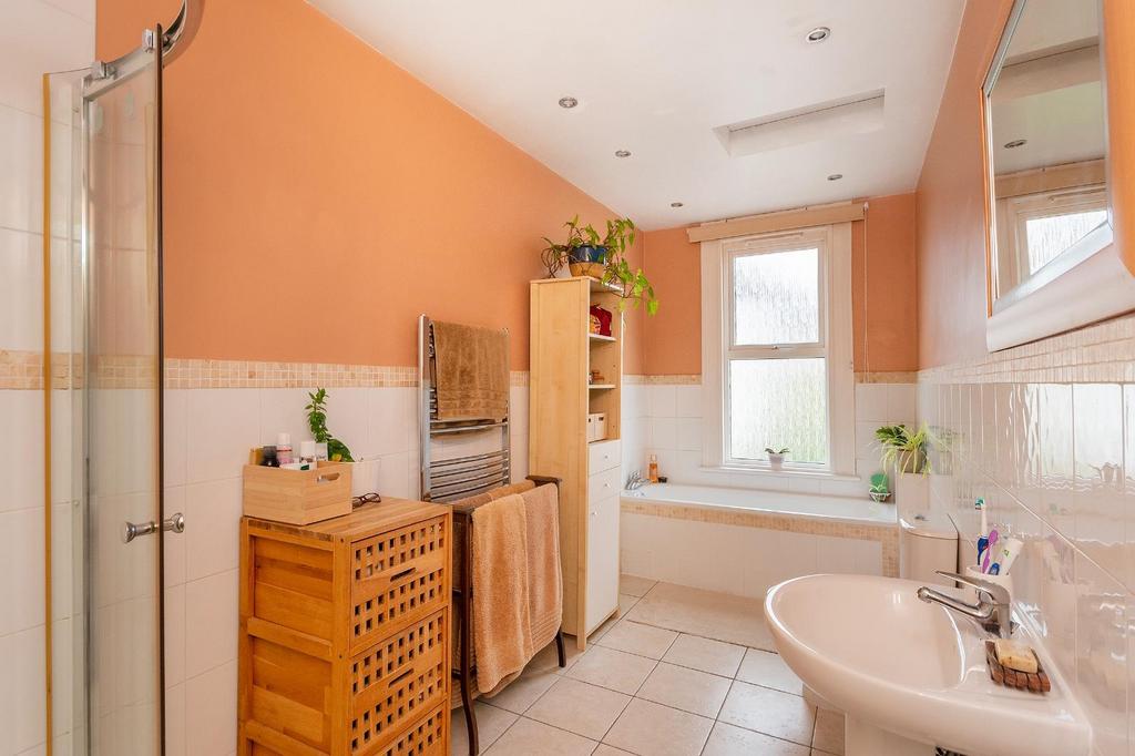 2 P0 RHD - Bathroom C.jpg