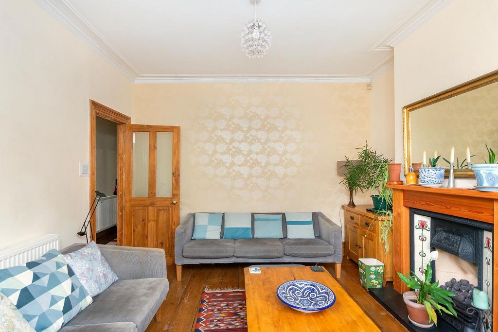 2 P0 RHD - Living Room C.jpg